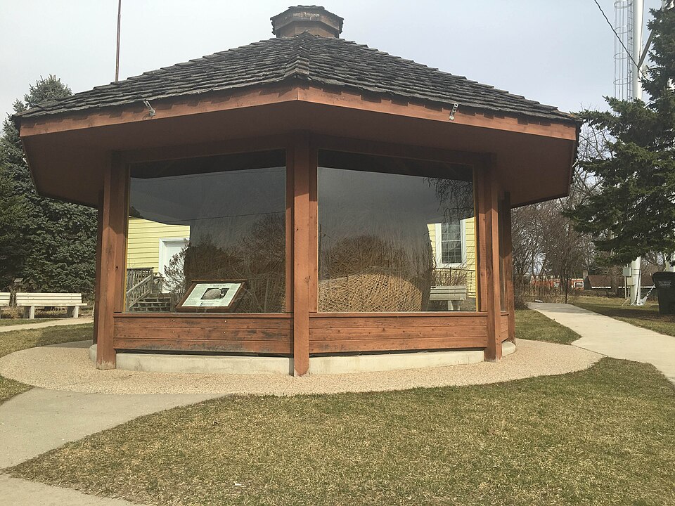 A gigantic ball of twine housed in a pagoda with glass walls.