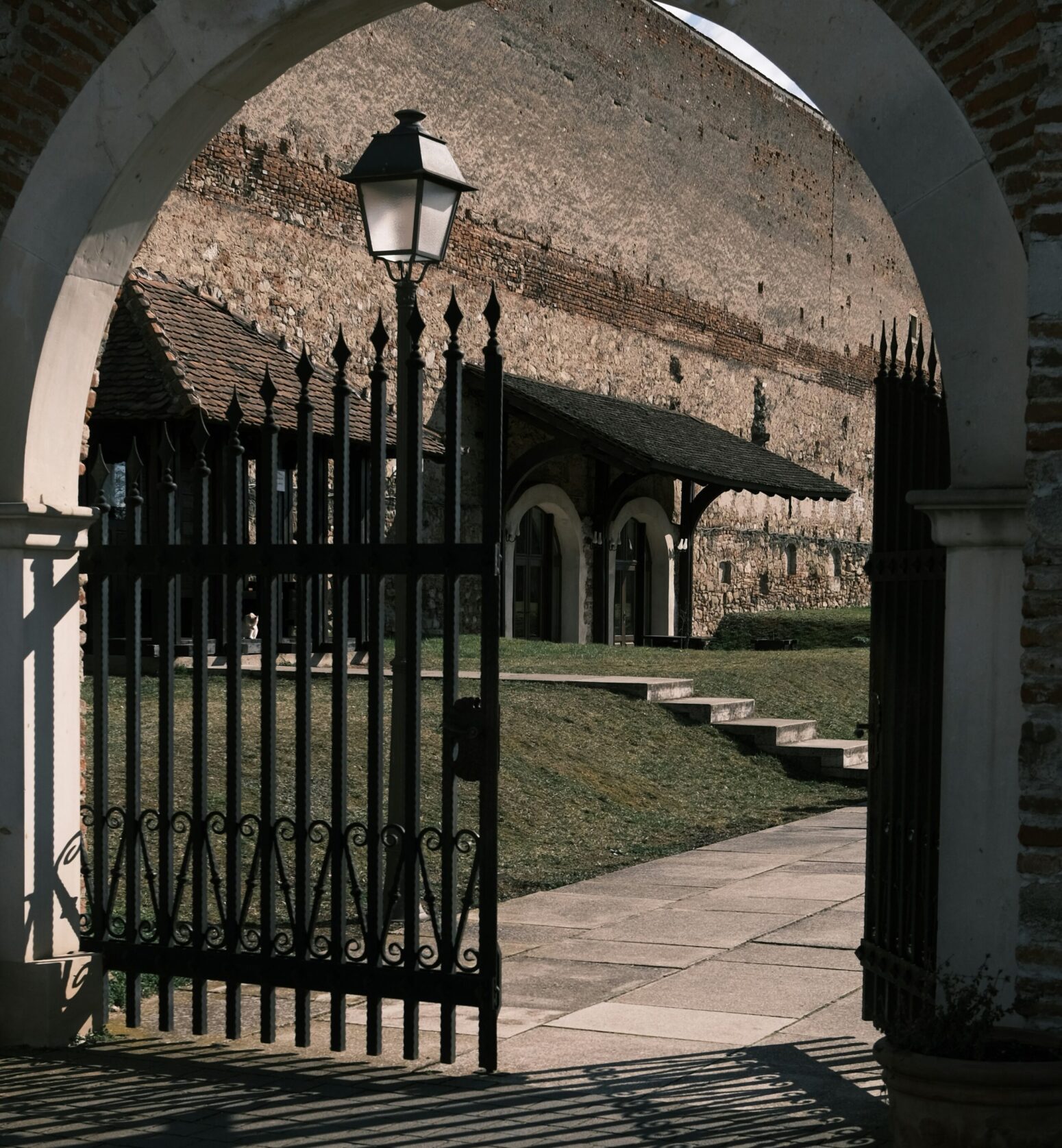 Half open gate